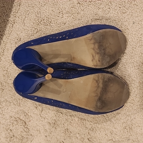 Diva Lounge blue velvet w/gold stiletto heels - Picture 3 of 3